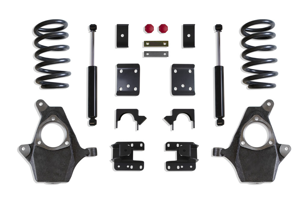 MaxTrac Lowering Kit with Spindles/Struts for Ext/Crew Cab (Cast Steel Arms) for 2007-2013 Silverado/Sierra 1500-K331346-8