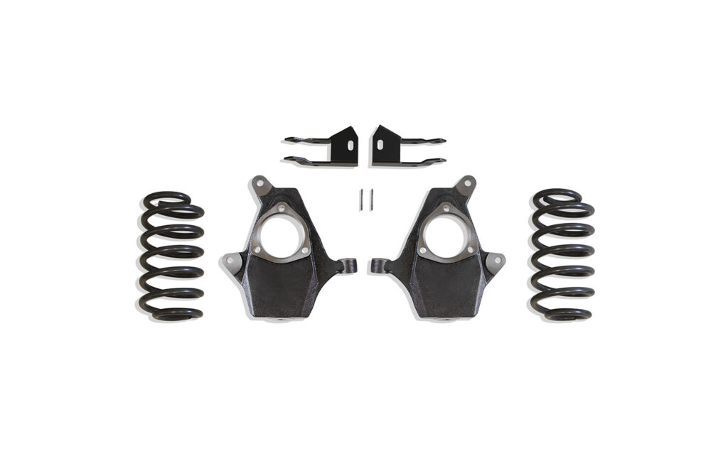 MaxTrac 2"/4" Lowering Kit with Spindles for 2000-2006 GM SUV 2WD/4WD-KS331024