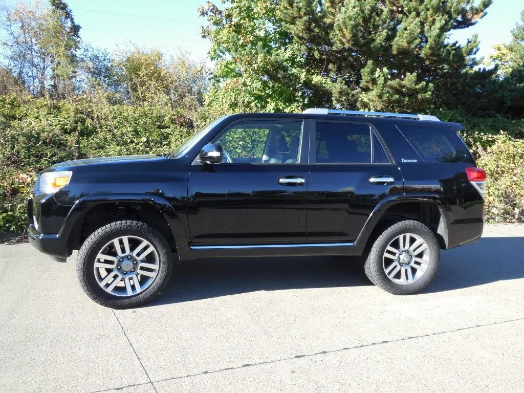 2013 4Runner with XREAS - 3" Revtek Lift Kit - side