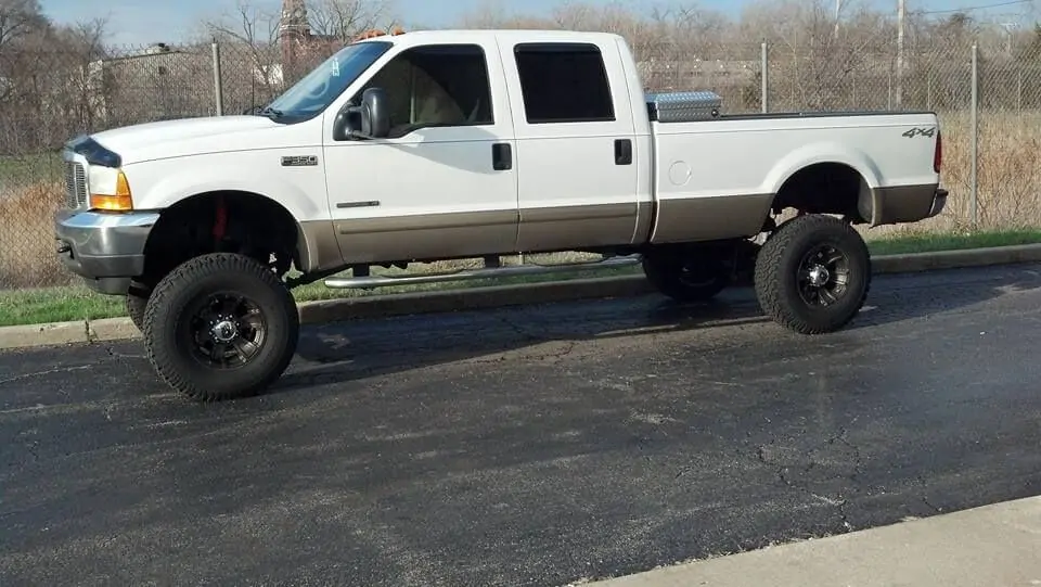 SuperLift 8" Lift Kit For 2000-2004 Ford F-250 and F-350 Super Duty 4WD - Diesel and V-10 - with Superide Shocks